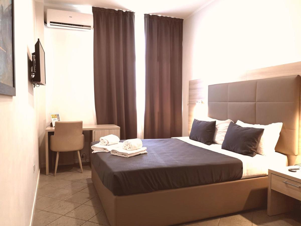 Academy Hotel Фьюмичино Экстерьер фото