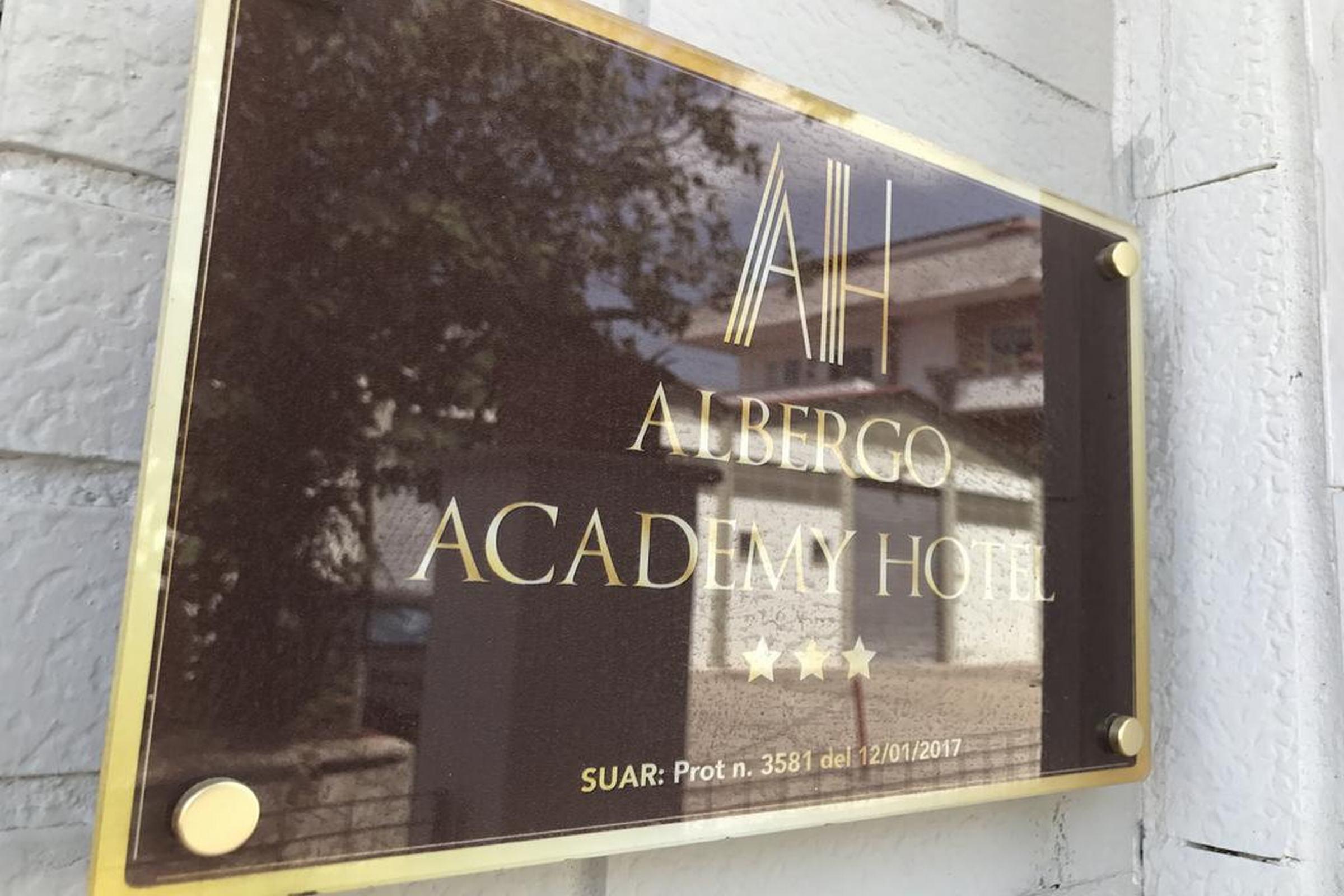 Academy Hotel Фьюмичино Экстерьер фото