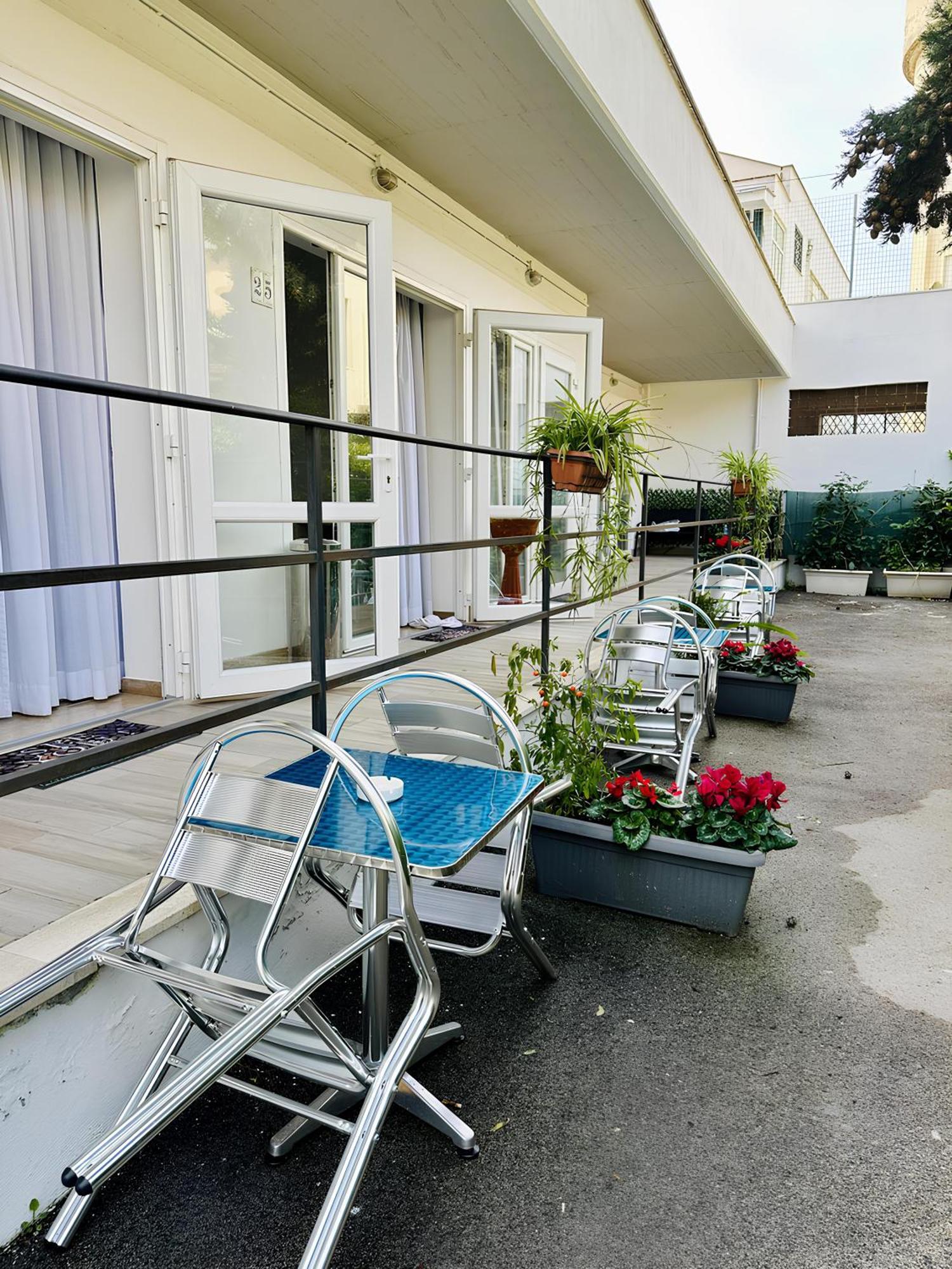 Academy Hotel Фьюмичино Экстерьер фото