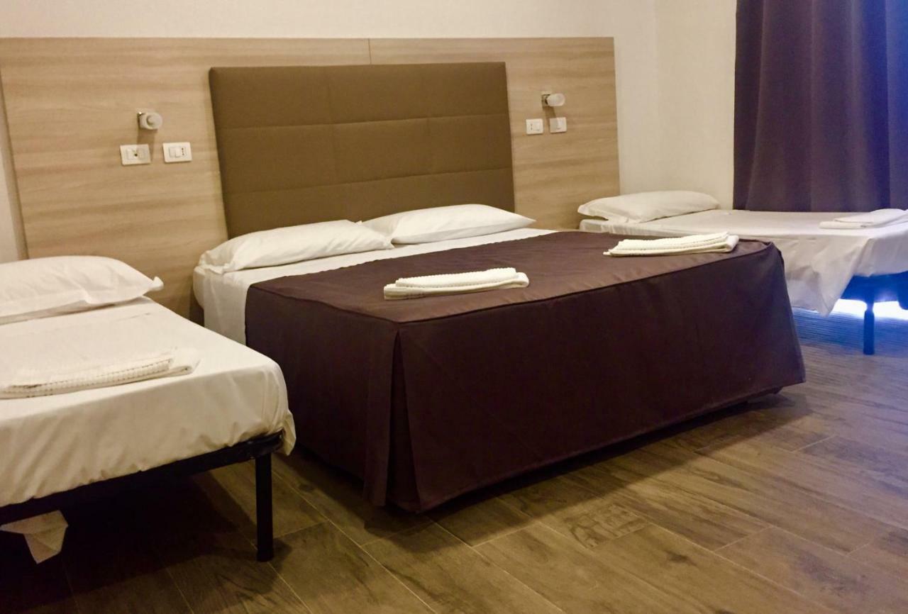 Academy Hotel Фьюмичино Экстерьер фото